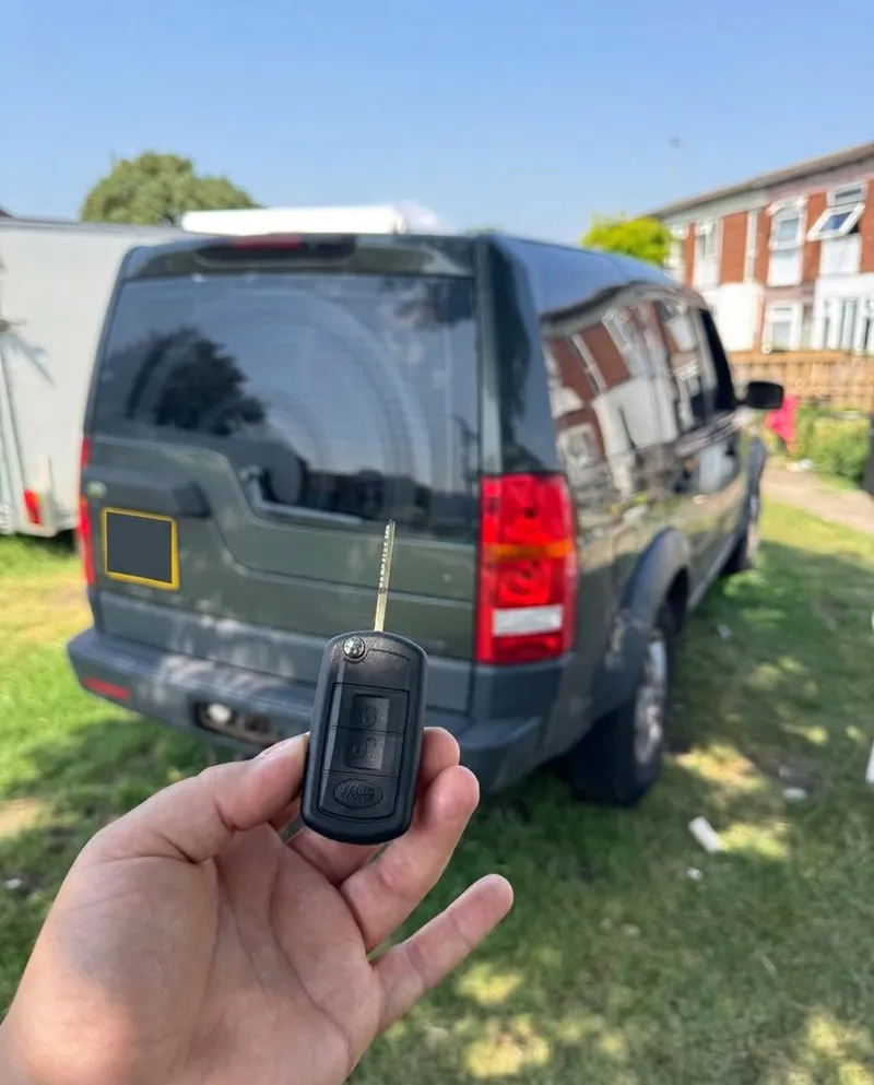 Replacement remote key for a Land Rover Discovery