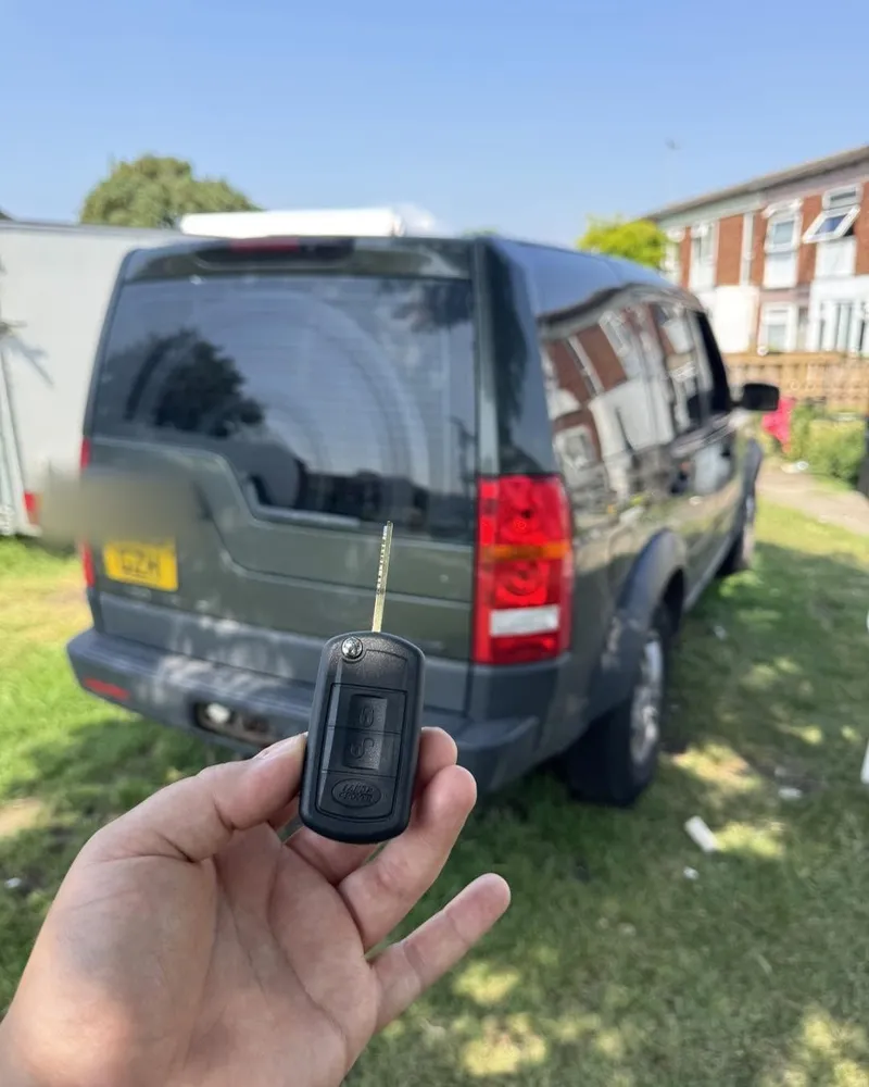 Replacement remote key for a Land Rover Discovery