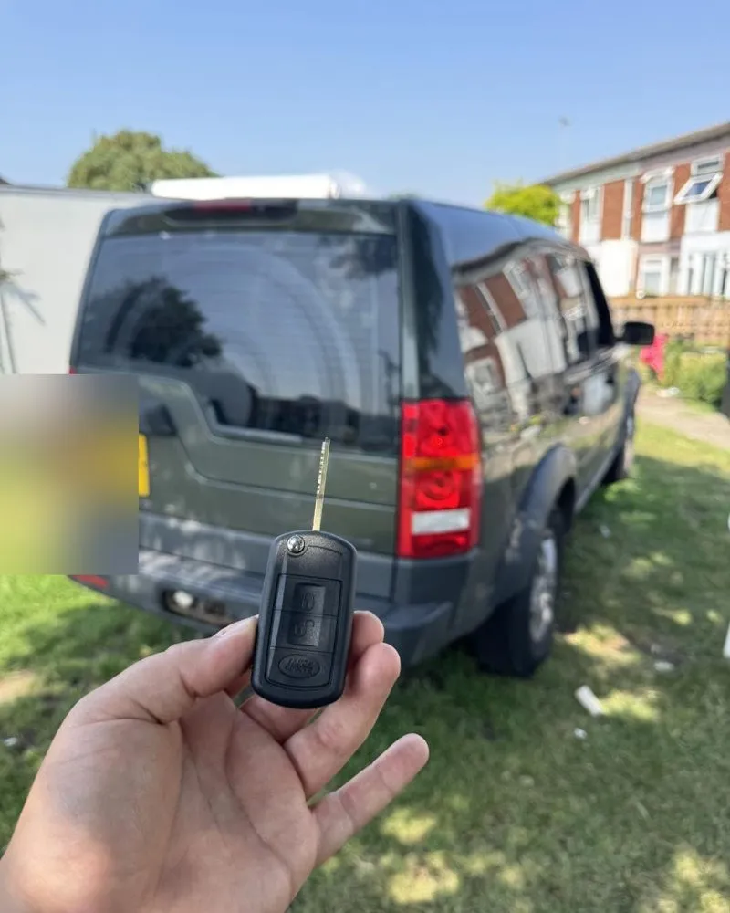 Replacement flip key for a Land Rover Discovery