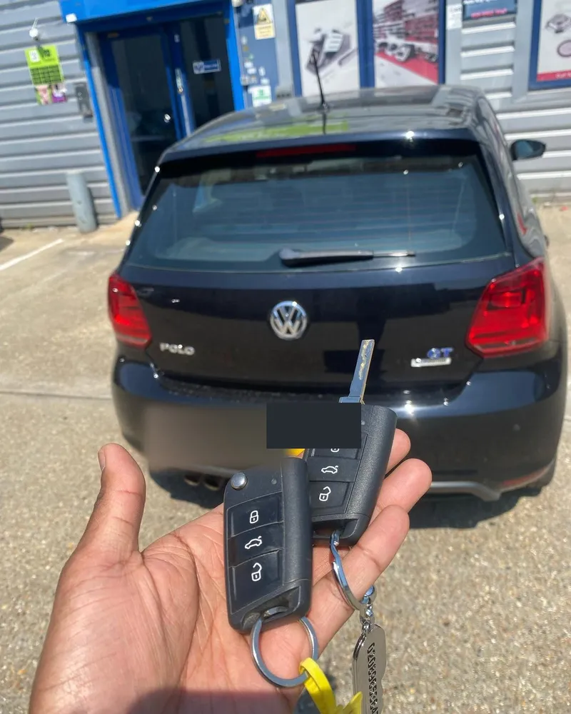 Replacement flip key cut and coded for a VW Polo GT